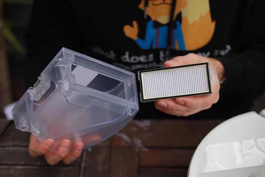 Отсек для пыли Roborock Q7 Max опорожняется вручную